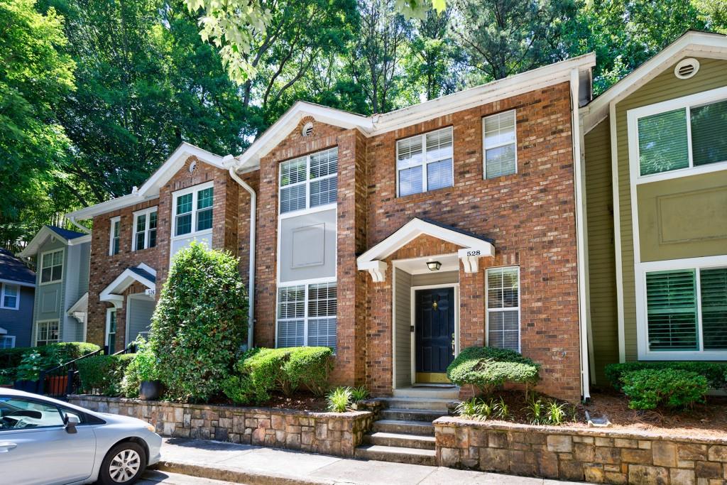 528 Woodbridge Hollow Court NE