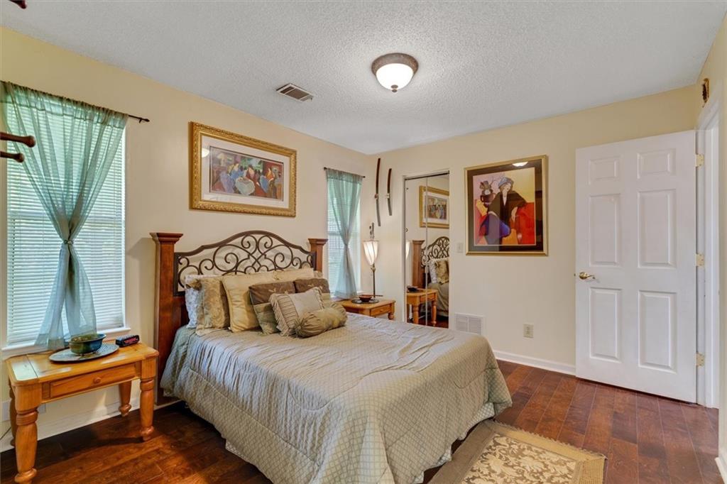 2233 Goodwood Boulevard SE