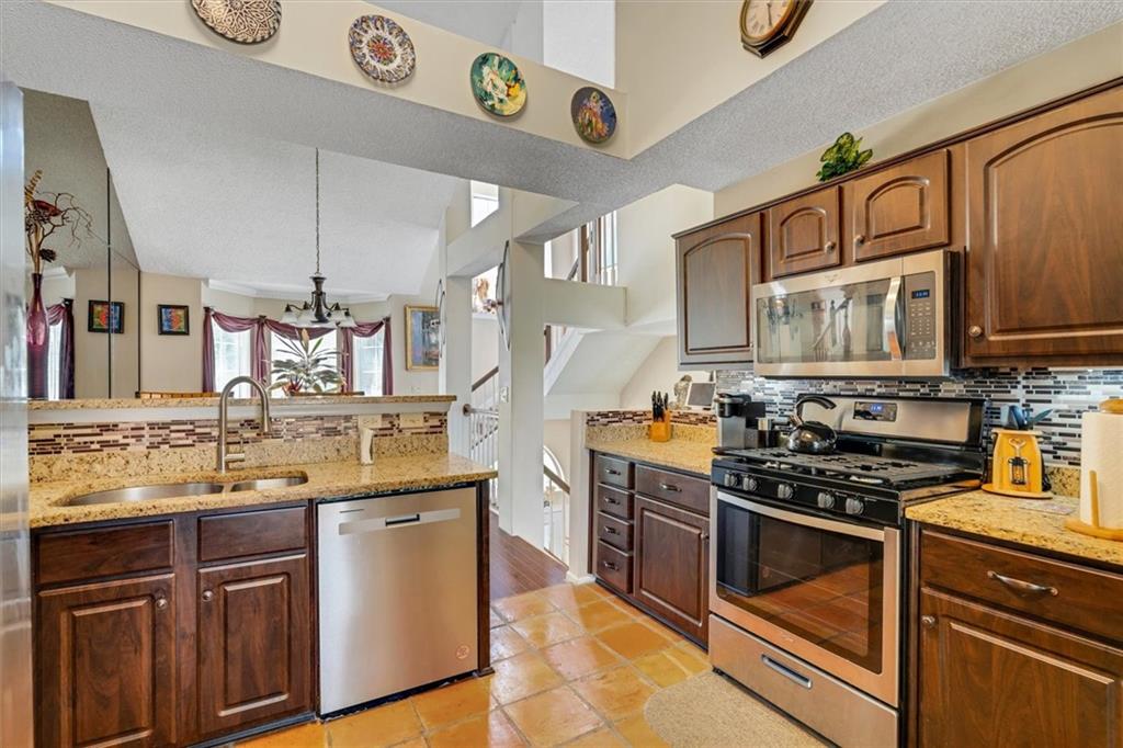 2233 Goodwood Boulevard SE