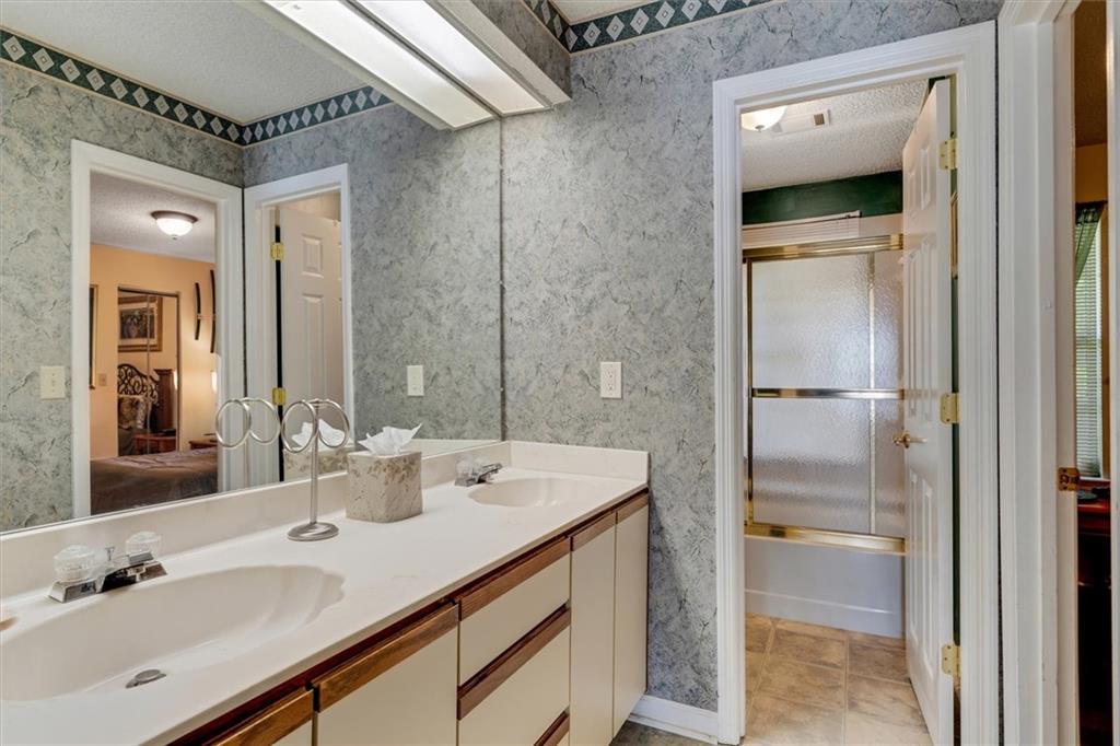 2233 Goodwood Boulevard SE