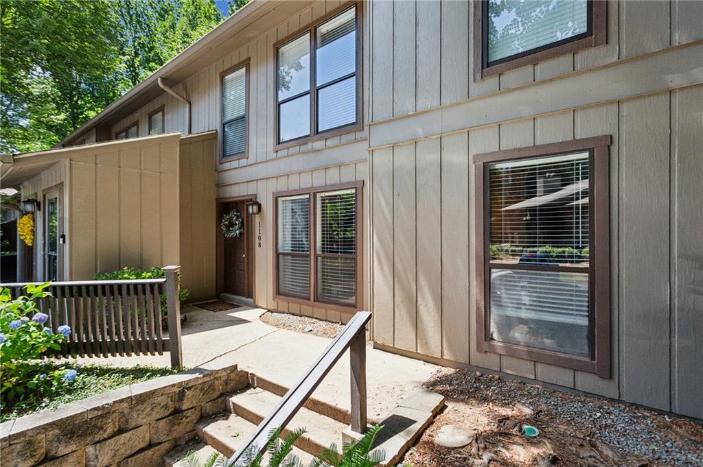 1108 Cumberland Court SE