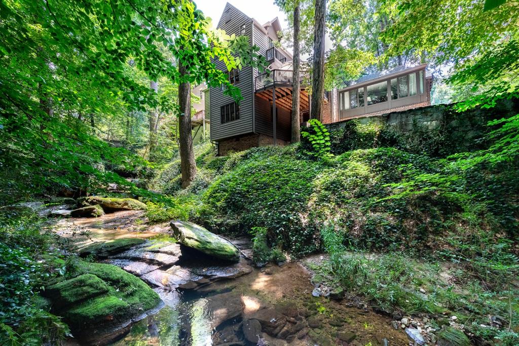 382 Brentwood Drive NE