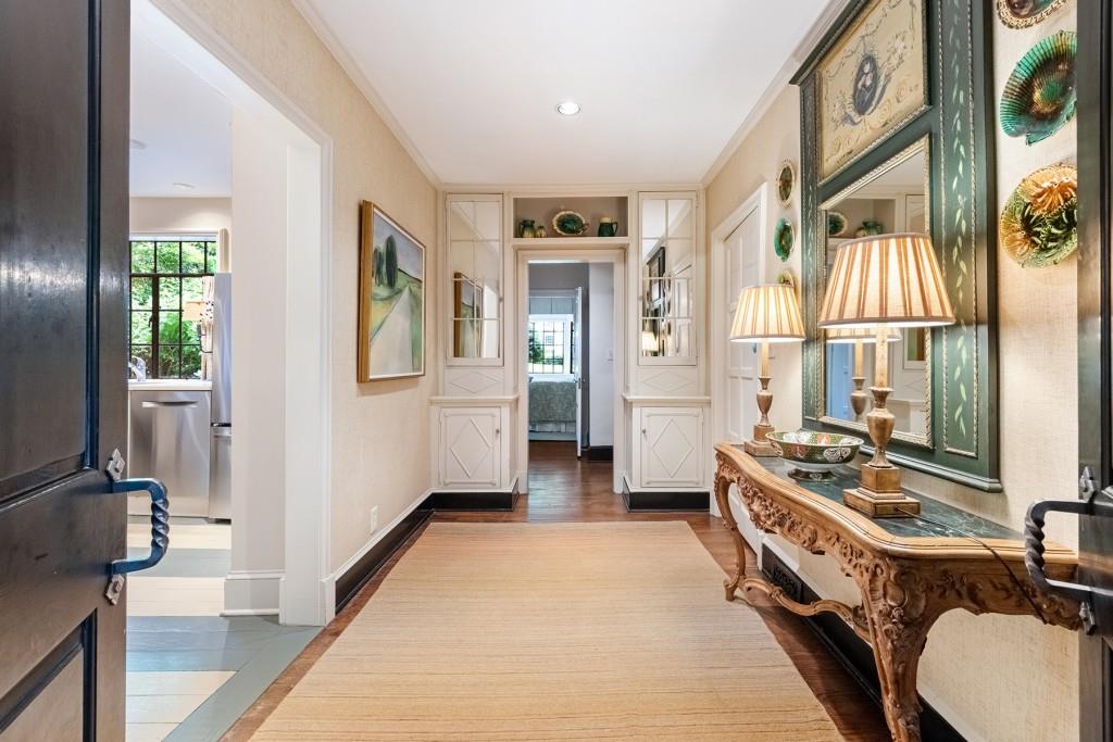 382 Brentwood Drive NE