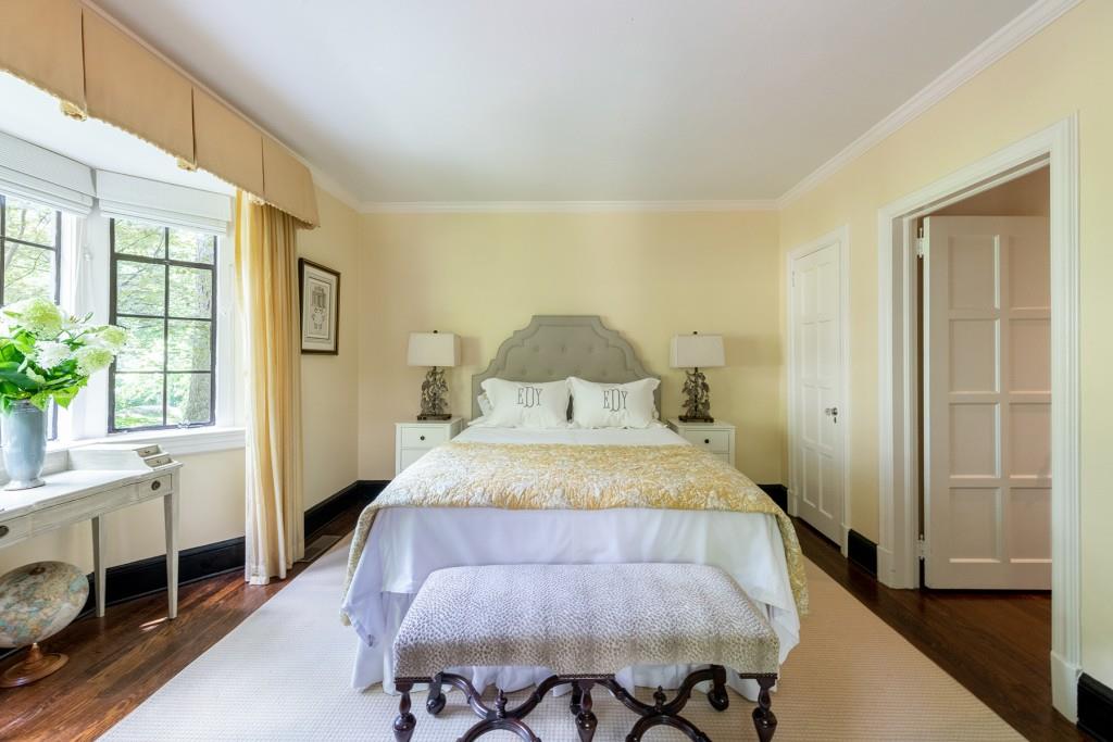 382 Brentwood Drive NE