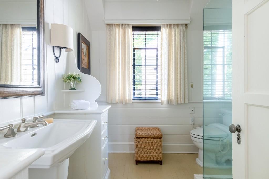 382 Brentwood Drive NE