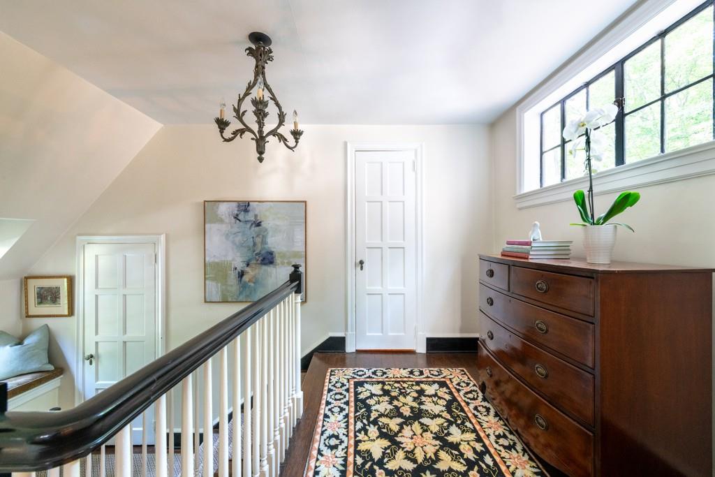 382 Brentwood Drive NE