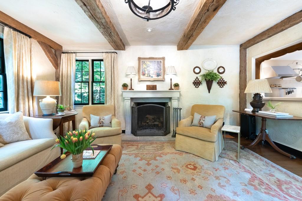 382 Brentwood Drive NE