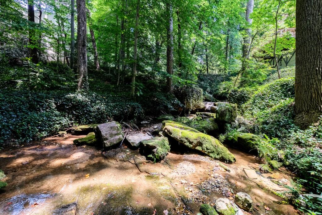 382 Brentwood Drive NE