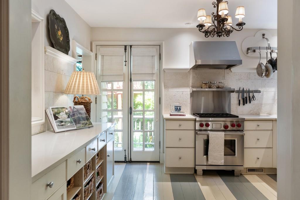 382 Brentwood Drive NE