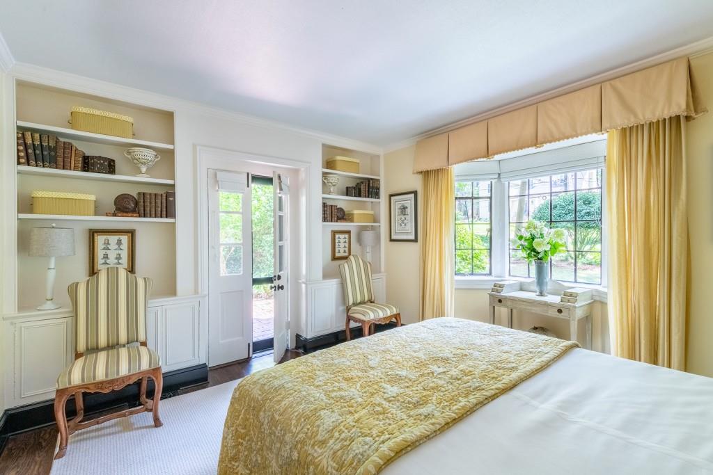 382 Brentwood Drive NE