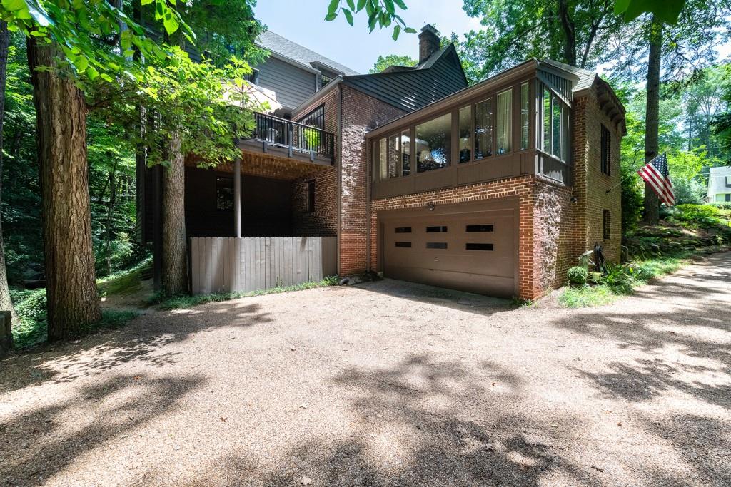 382 Brentwood Drive NE