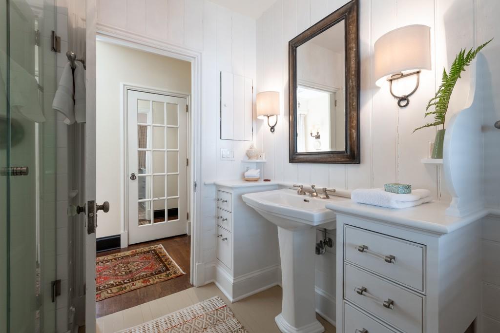 382 Brentwood Drive NE