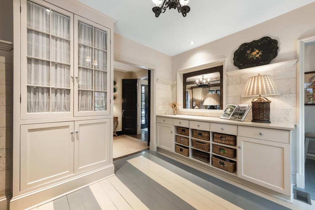 382 Brentwood Drive NE