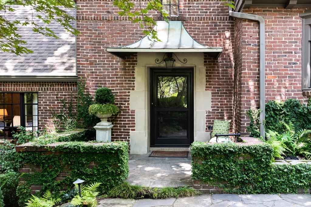 382 Brentwood Drive NE