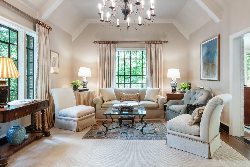 382 Brentwood Drive NE