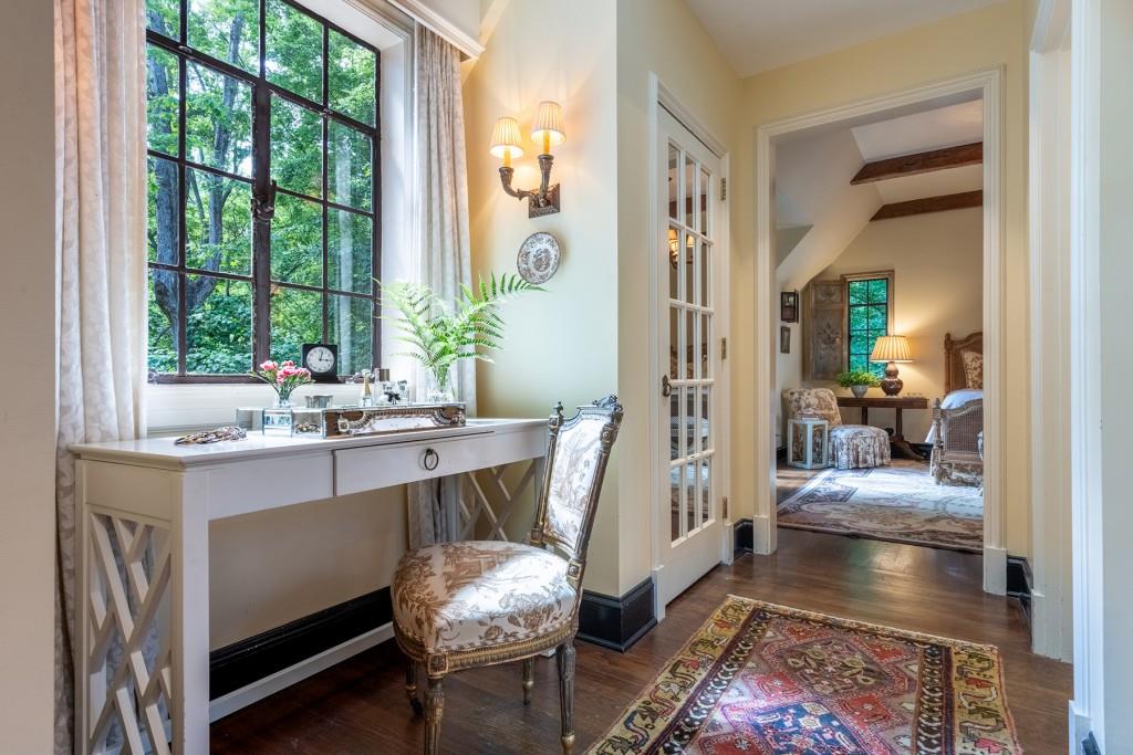 382 Brentwood Drive NE