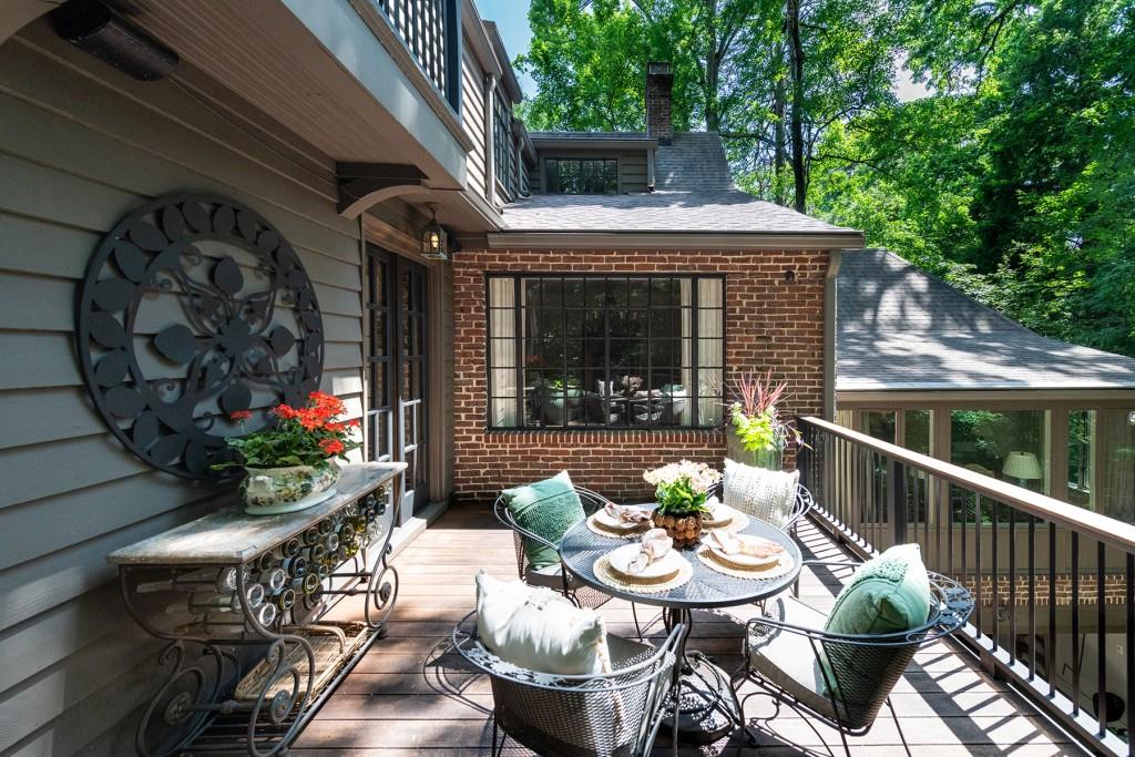 382 Brentwood Drive NE