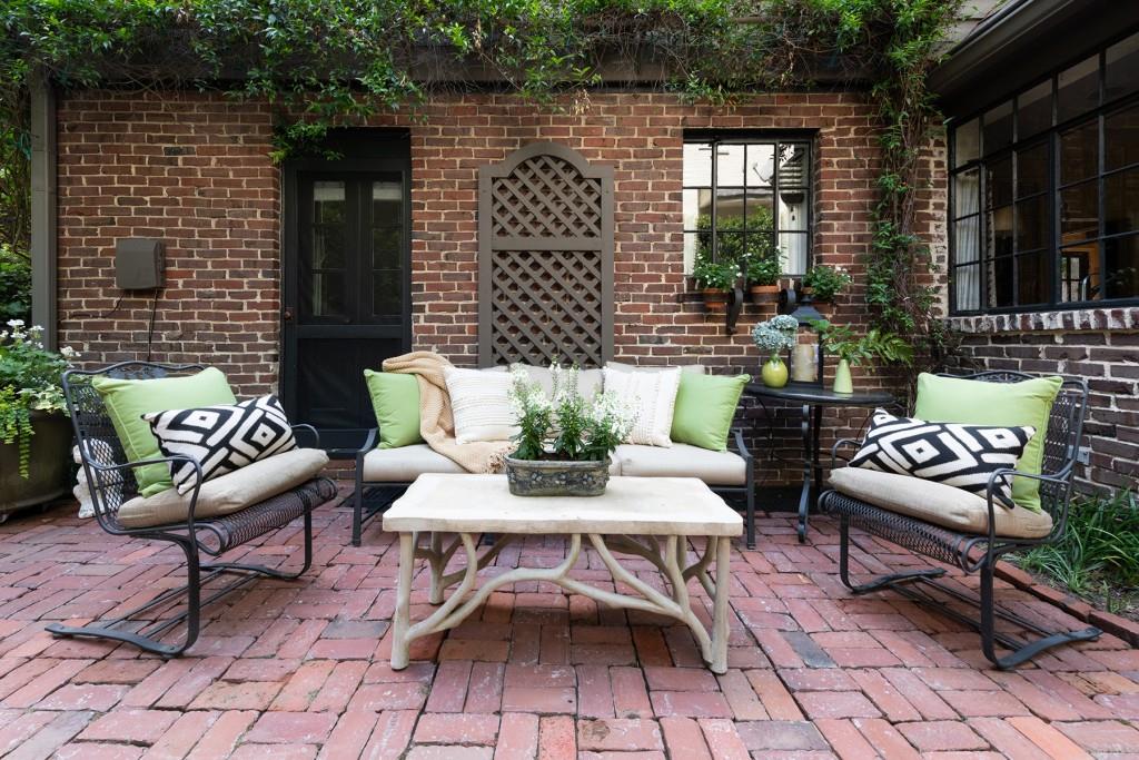 382 Brentwood Drive NE