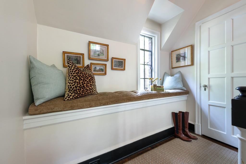 382 Brentwood Drive NE