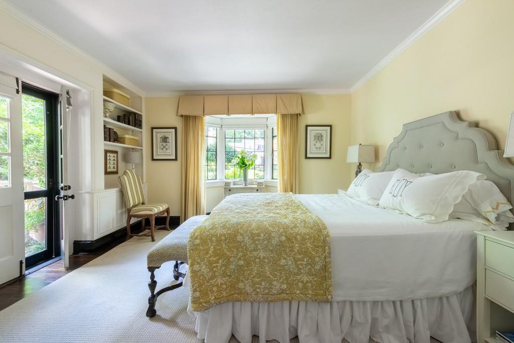 382 Brentwood Drive NE