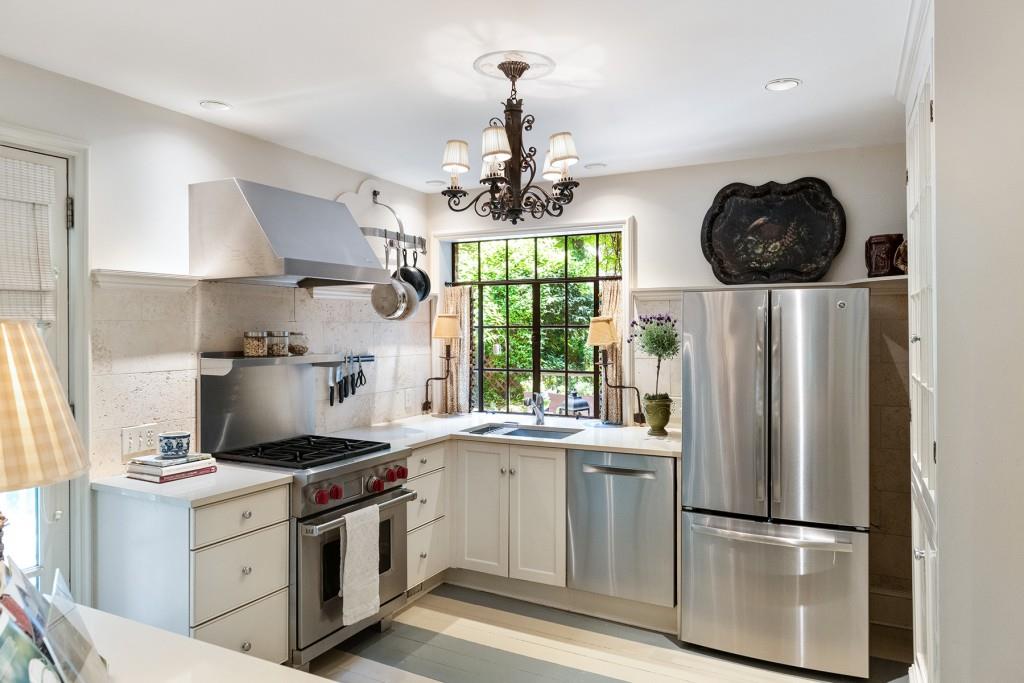 382 Brentwood Drive NE