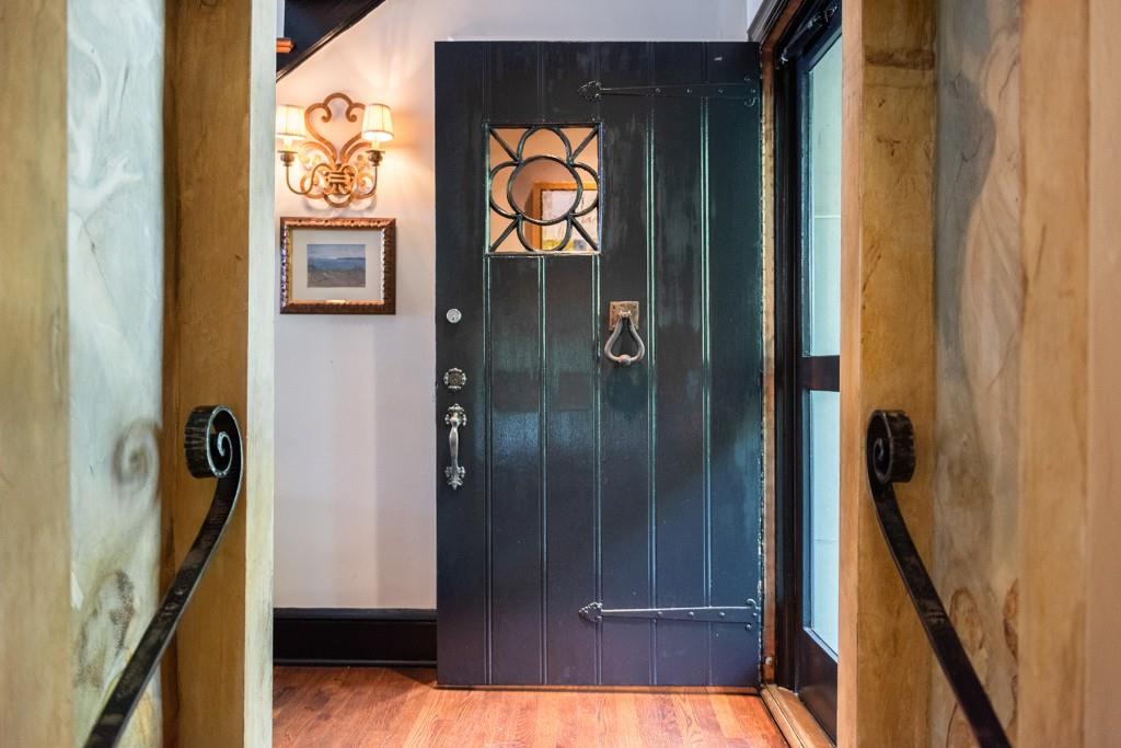 382 Brentwood Drive NE