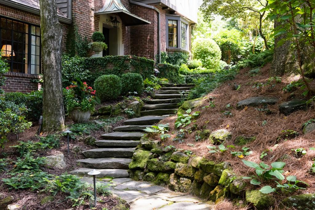 382 Brentwood Drive NE