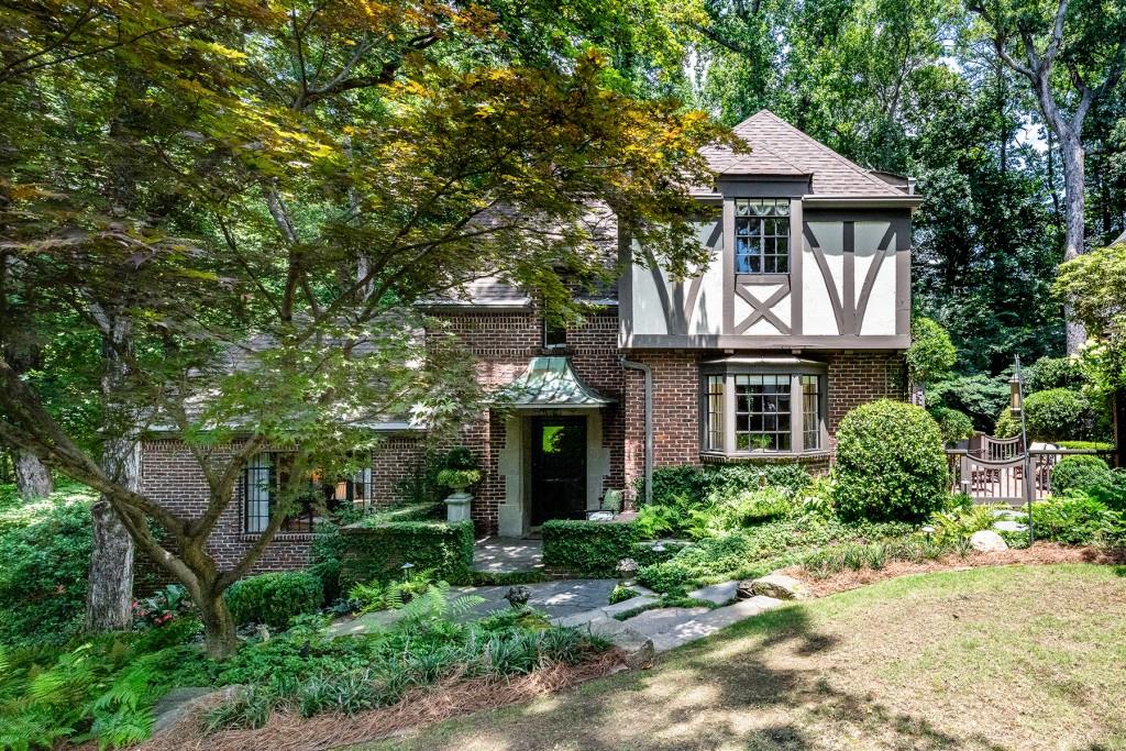 382 Brentwood Drive NE