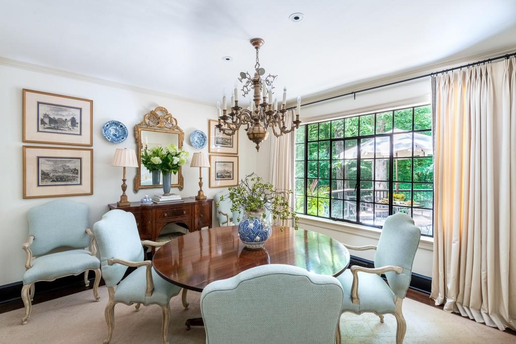 382 Brentwood Drive NE