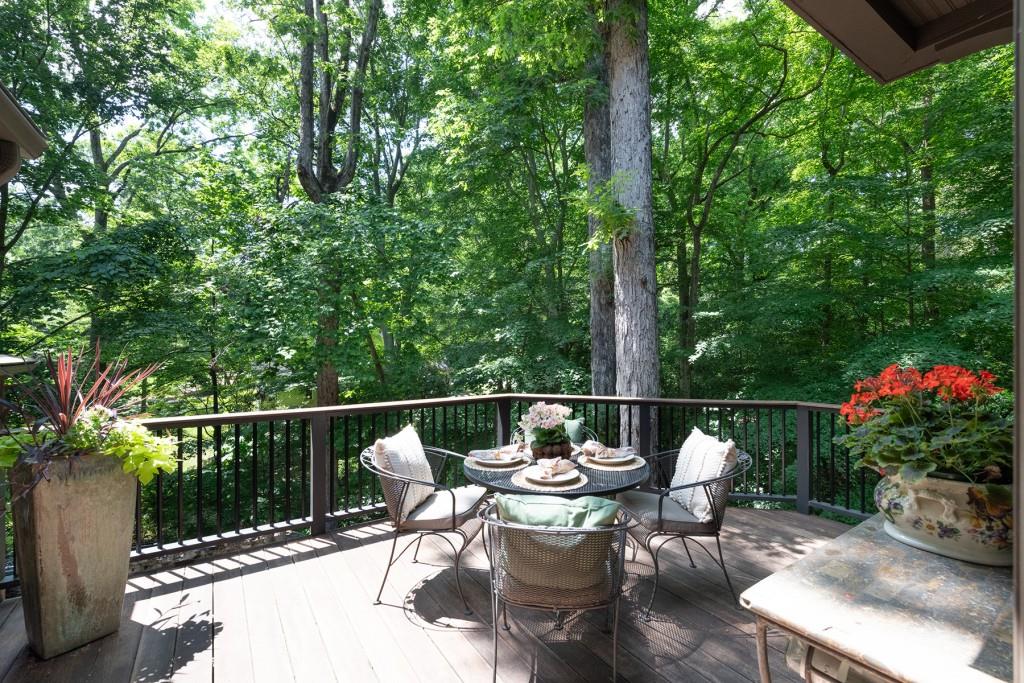 382 Brentwood Drive NE