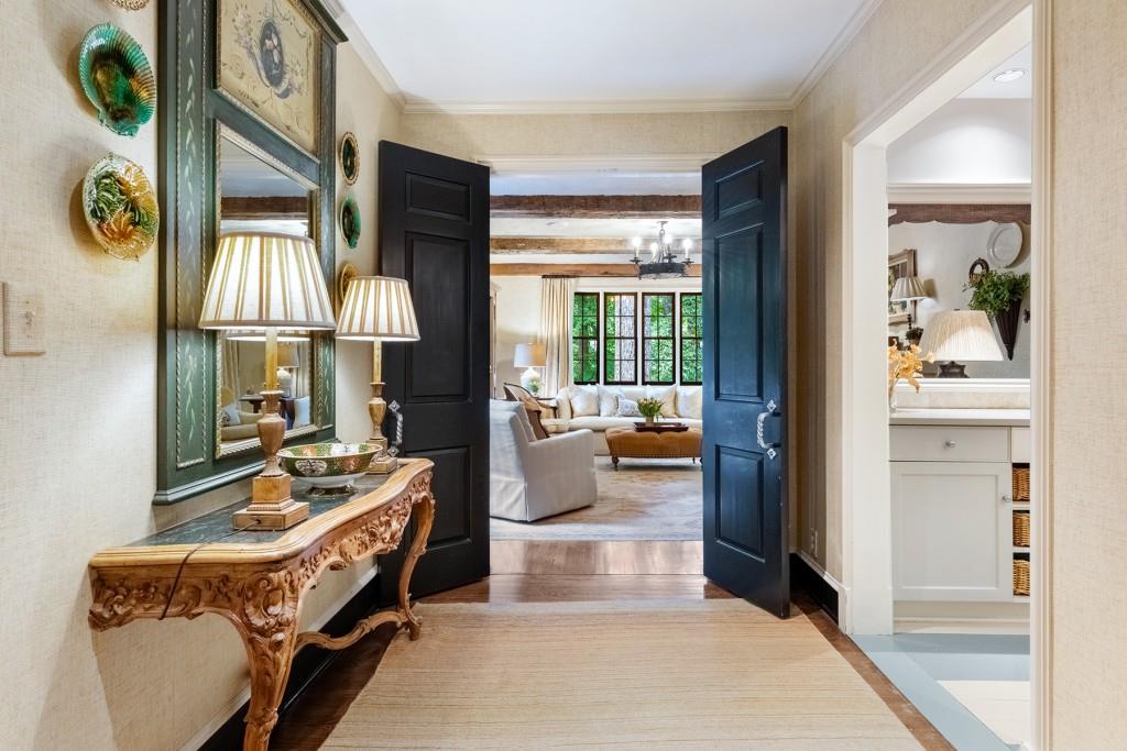 382 Brentwood Drive NE