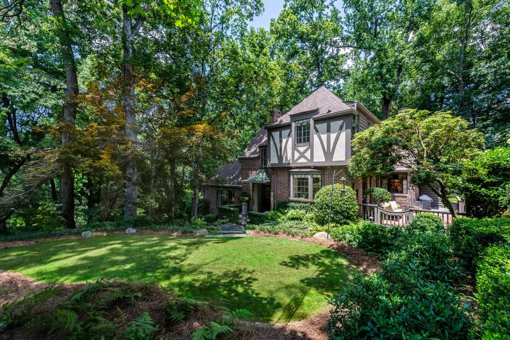 382 Brentwood Drive NE