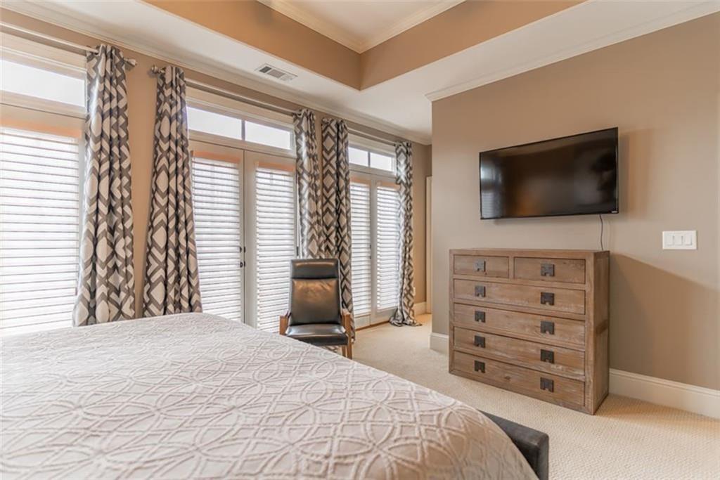 1021 E Paces Court NE