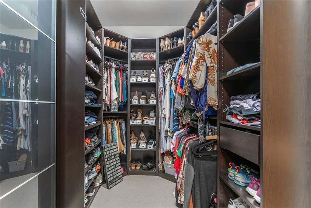 1021 E Paces Court NE