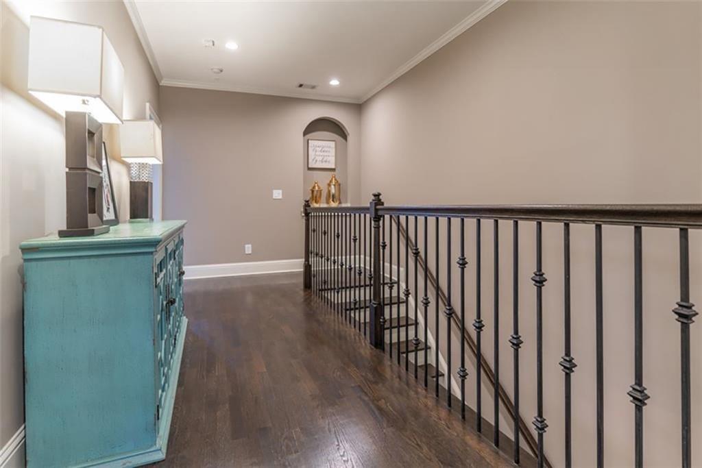 1021 E Paces Court NE