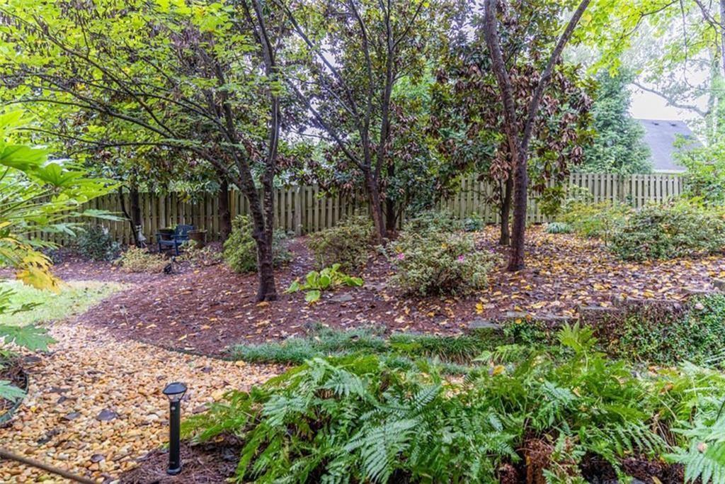 1021 E Paces Court NE