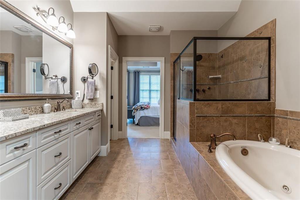 1021 E Paces Court NE