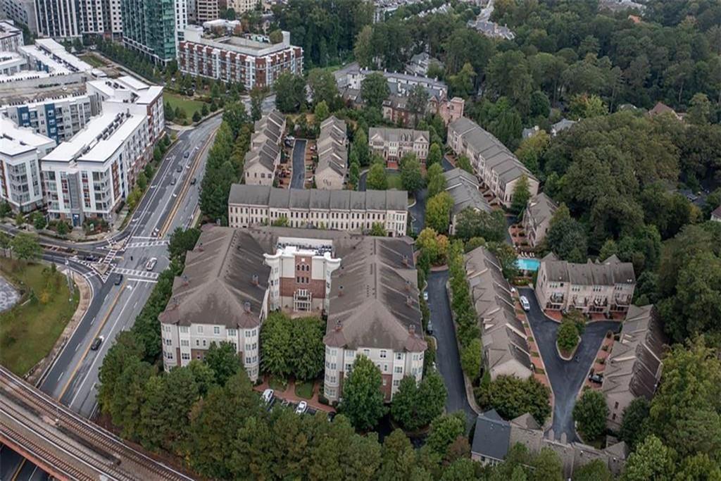 1021 E Paces Court NE