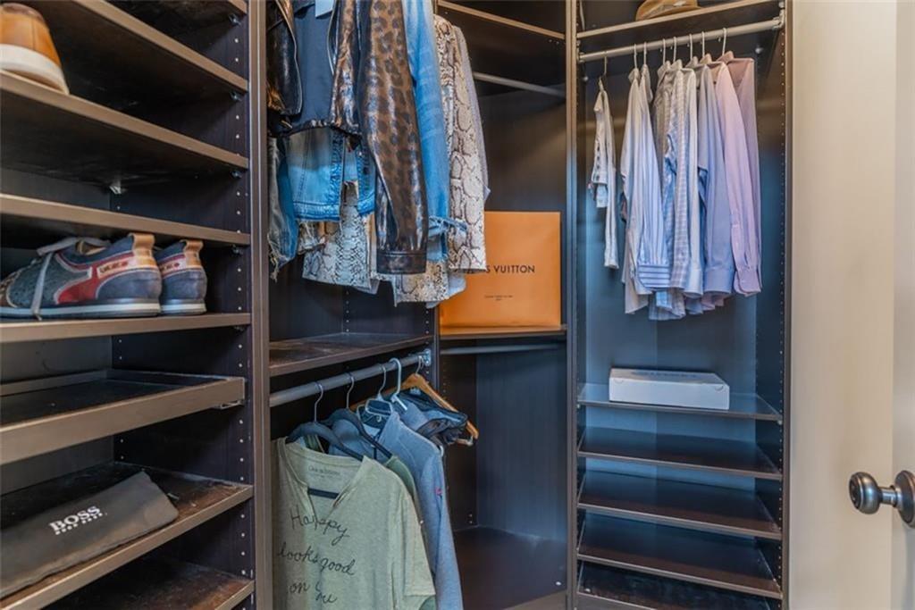 1021 E Paces Court NE