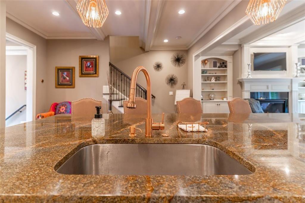 1021 E Paces Court NE