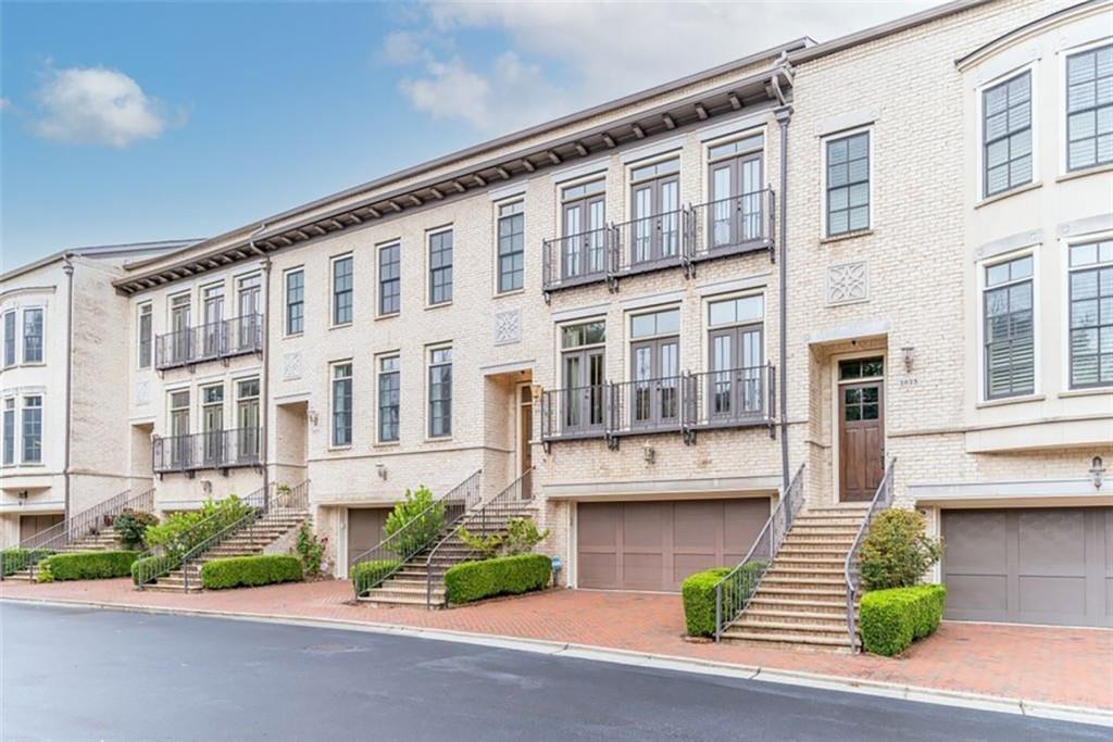 1021 E Paces Court NE