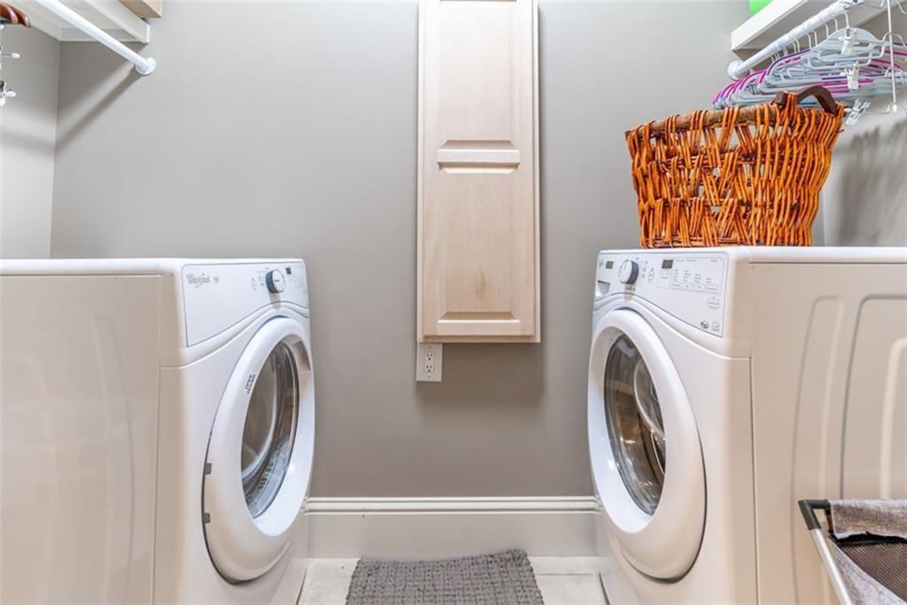 1021 E Paces Court NE