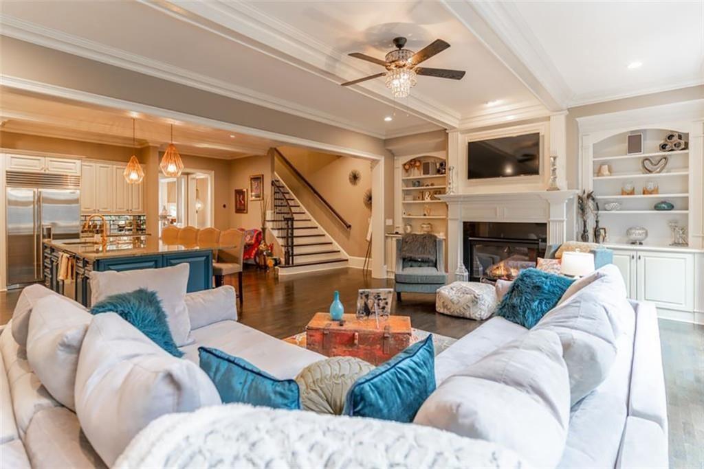 1021 E Paces Court NE