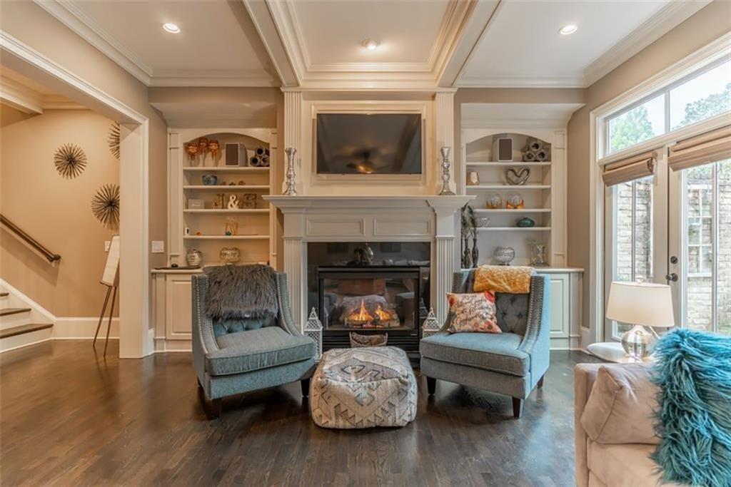 1021 E Paces Court NE