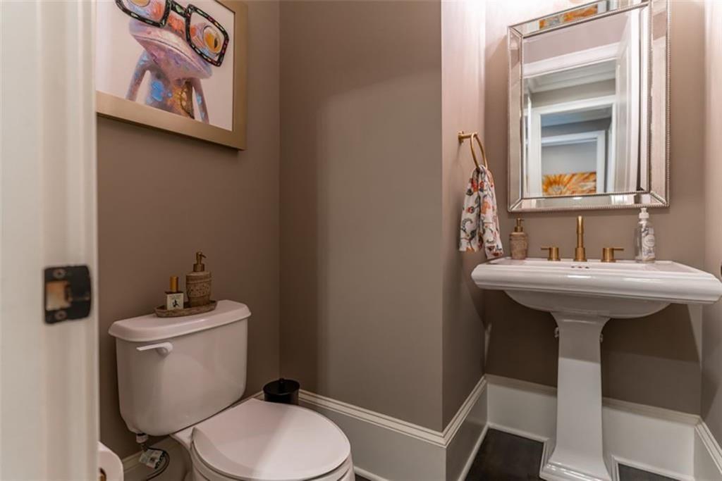 1021 E Paces Court NE