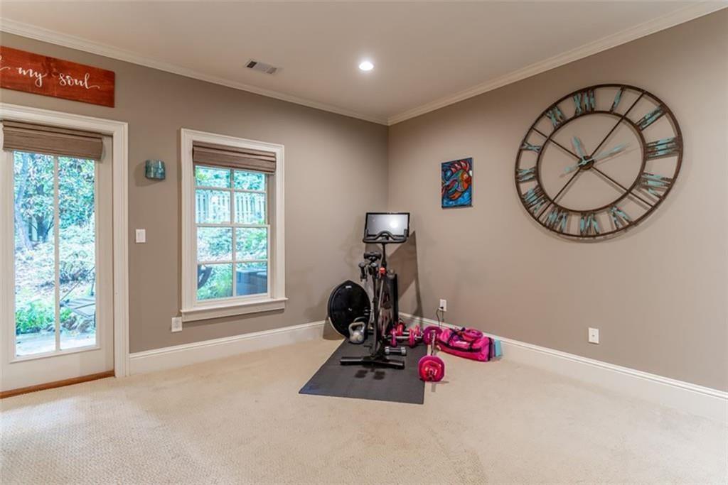 1021 E Paces Court NE