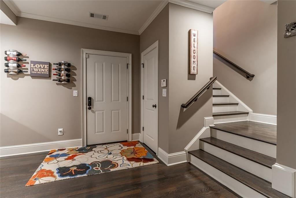 1021 E Paces Court NE