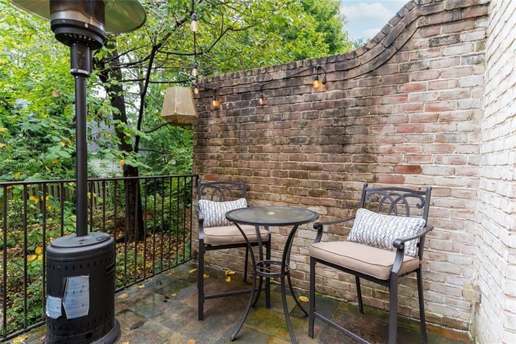 1021 E Paces Court NE