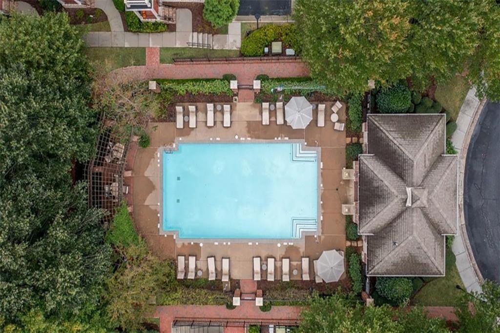 1021 E Paces Court NE