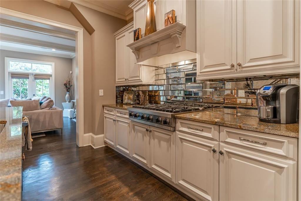 1021 E Paces Court NE